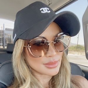 Meet your Posher, Caroline